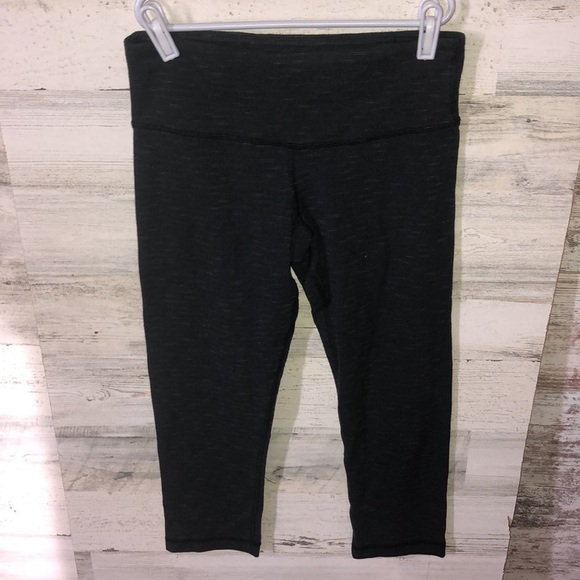 Lululemon Athletica Gray capri leggings size 6 Yoga leggings luluemon pants - Picture 4 of 8
